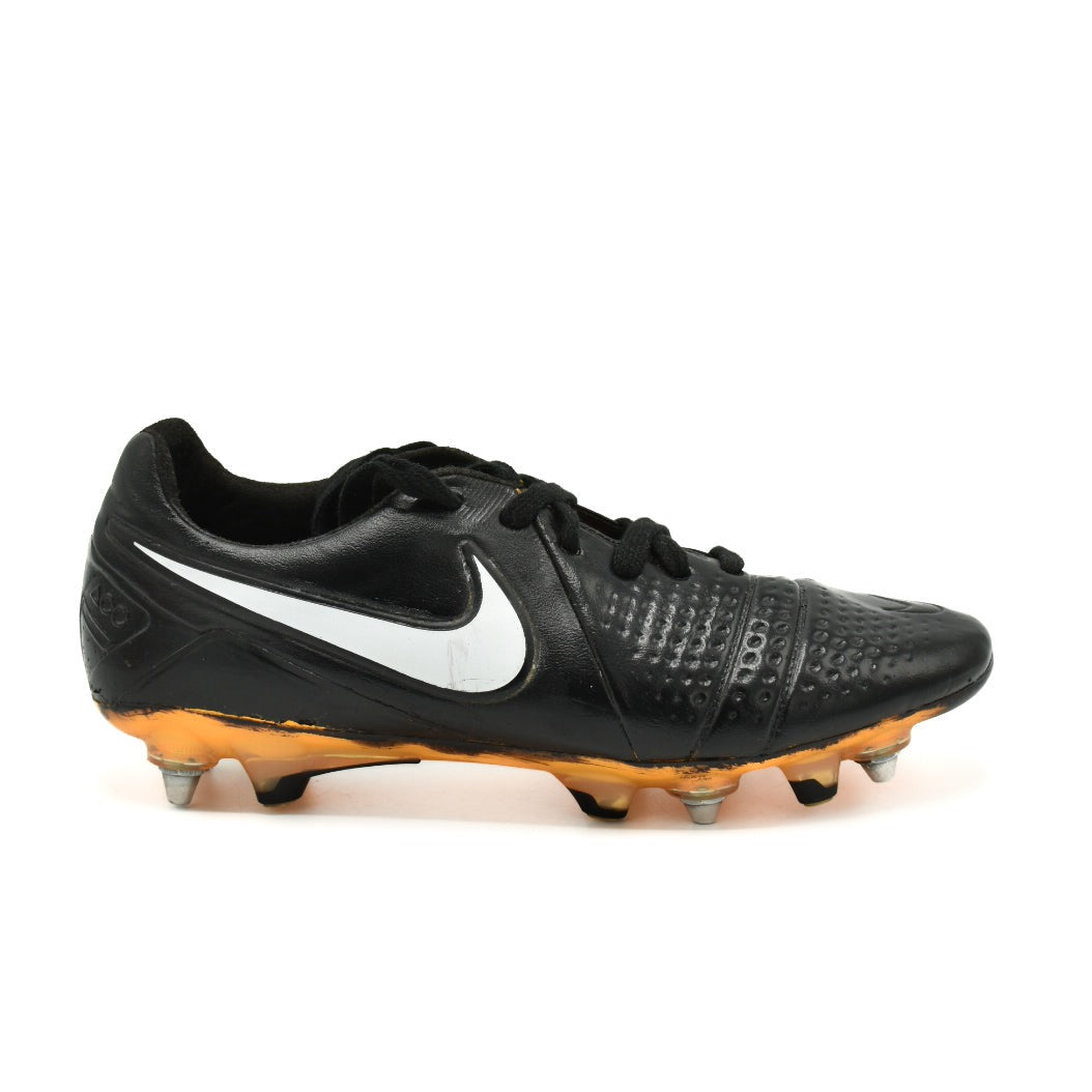 NIKE CTR360 MAESTRI III SG-PRO 525158-810 (Custom BLACKOUT